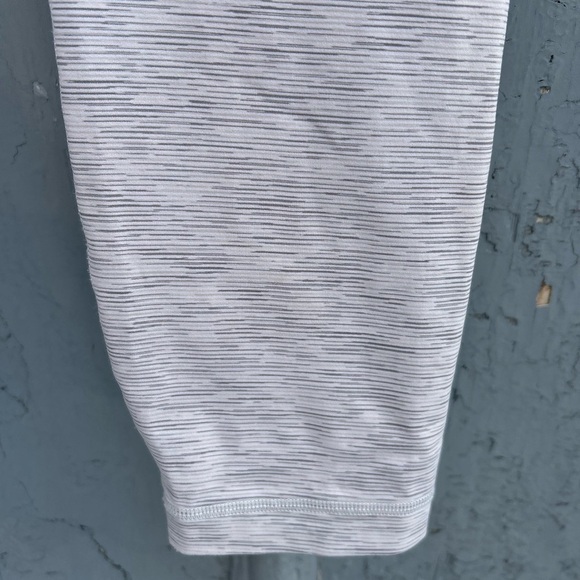 Lululemon crop wunder under, size 8 - Picture 8 of 10
